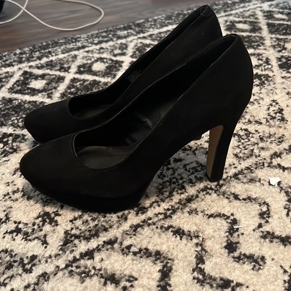 Womens heels never worn - Picture 2 of 2